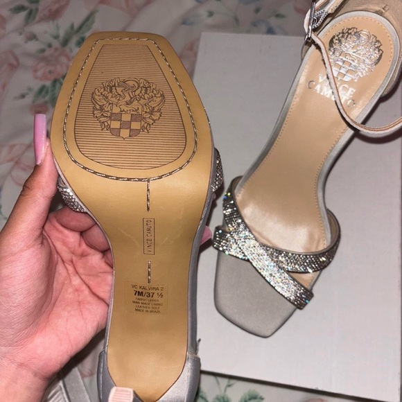 Vince camuto kalvira 2 buckle silver heels size 7.5 - Picture 2 of 7